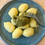 Glutenfreie gefüllte Gnocci mit Pesto